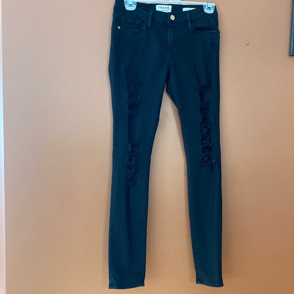 Frame denim Los Angeles in skinny de Jeanne, size 26 black distressed. - Picture 2 of 10